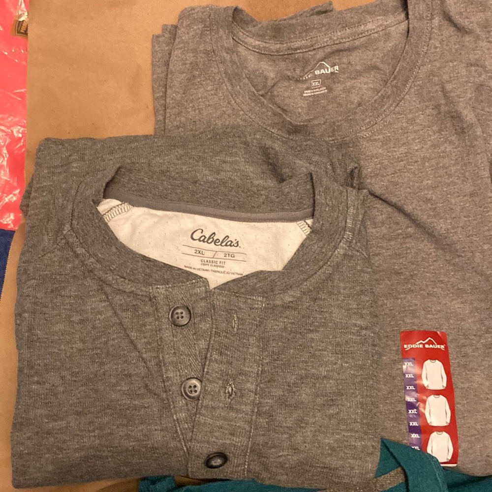 Lot #23 4 long sleeve tshirts